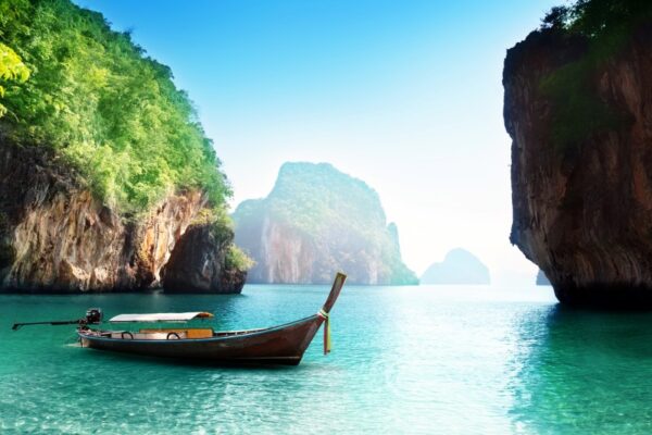 Tayland Samui Adasında Bir Tekne Duvar Posteri