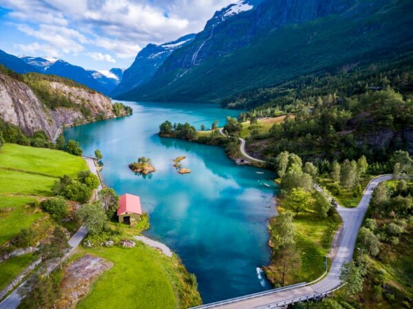 Norveç Lovatnet Norway Gölü Manzaralı Duvar Posteri